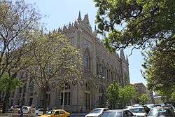 İsmailiyye palace in Istiqlaliyyat street, Baku, 2010.jpg